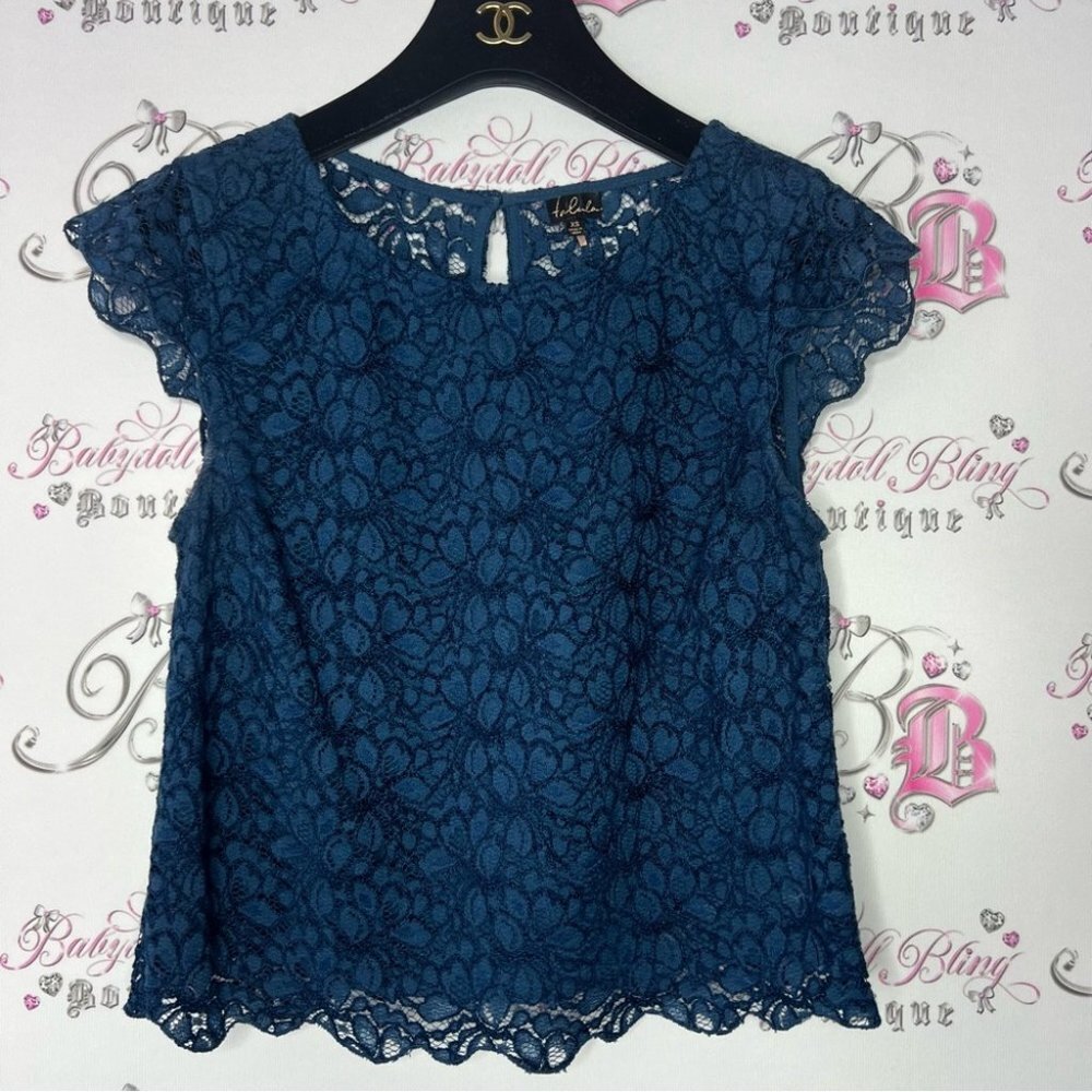 Talula Aritzia tank top lace navy blue keyhole opening tshirt tank top shirt